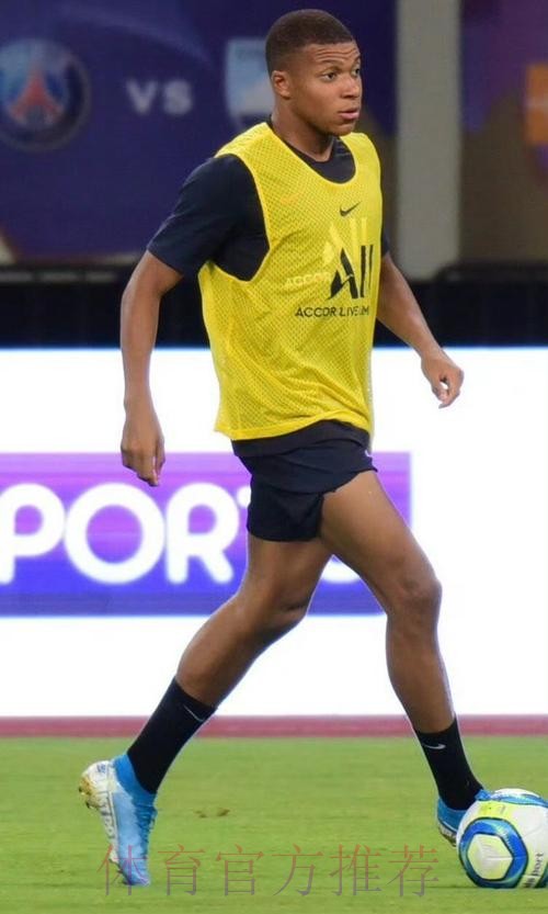 姆巴佩:我能踢所有的位置 会按照教练的安排踢球