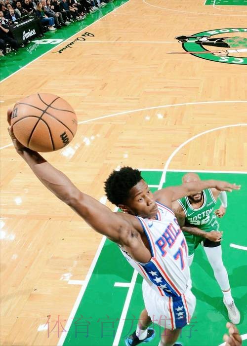 埃奇库姆全场9投3中,三分3中0得到11分5篮板4助攻3失误 埃奇库姆全场9投3中,三分3中0得到11分5篮板4助攻3失误